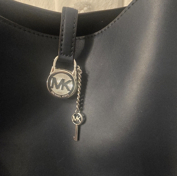 NWT Michael Kors Navy Blue Leather Shoulder Bag - Picture 2 of 10